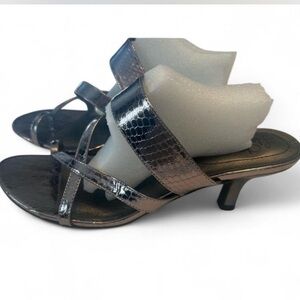 Life Stride Pewter Snake Embossed Strappy Kitten Heels Sandals NWOB SZ 10